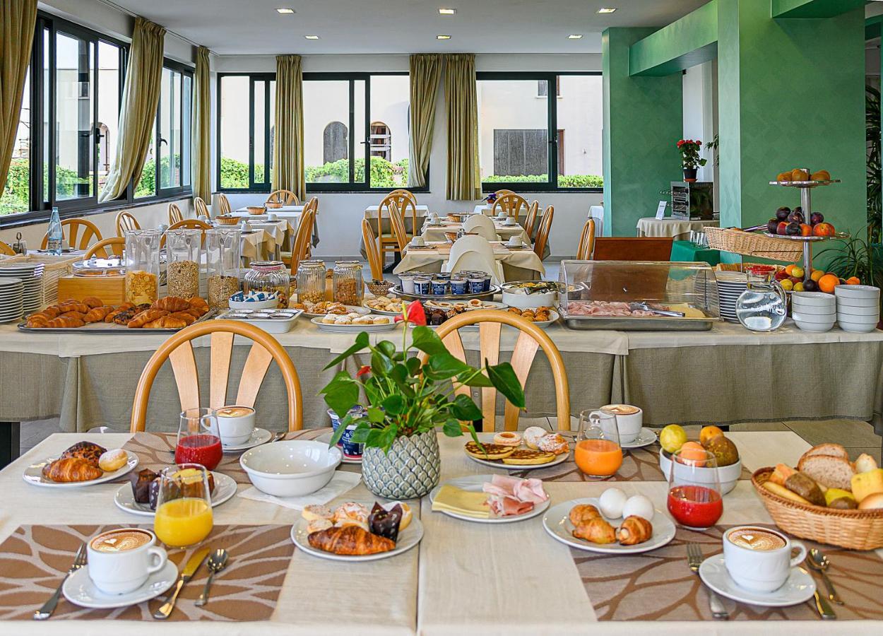 לידו די קאמאיורה Hotel Paris מראה חיצוני תמונה