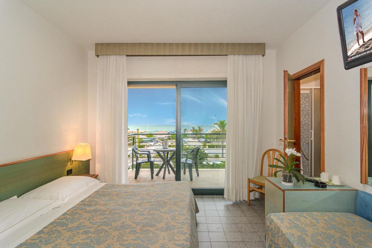 לידו די קאמאיורה Hotel Paris מראה חיצוני תמונה