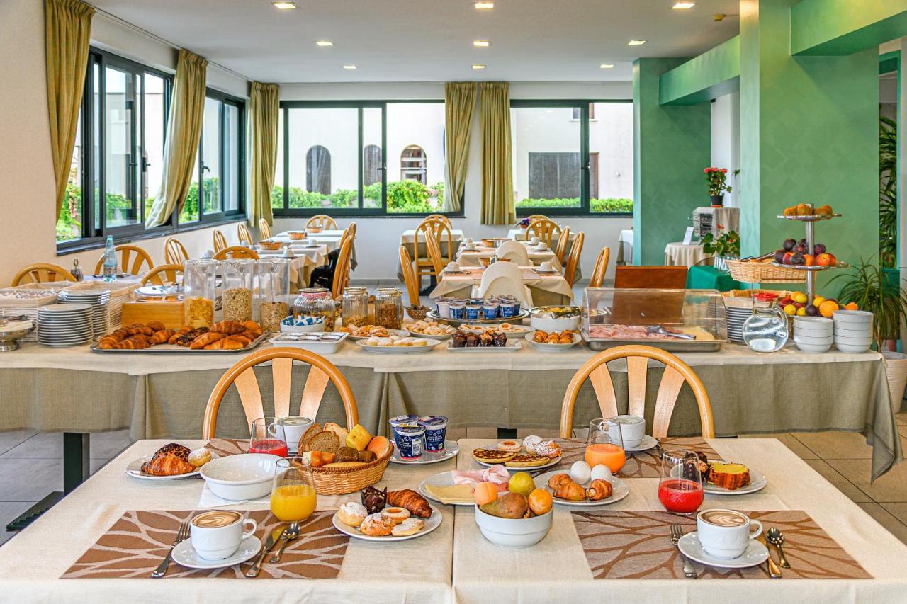 לידו די קאמאיורה Hotel Paris מראה חיצוני תמונה