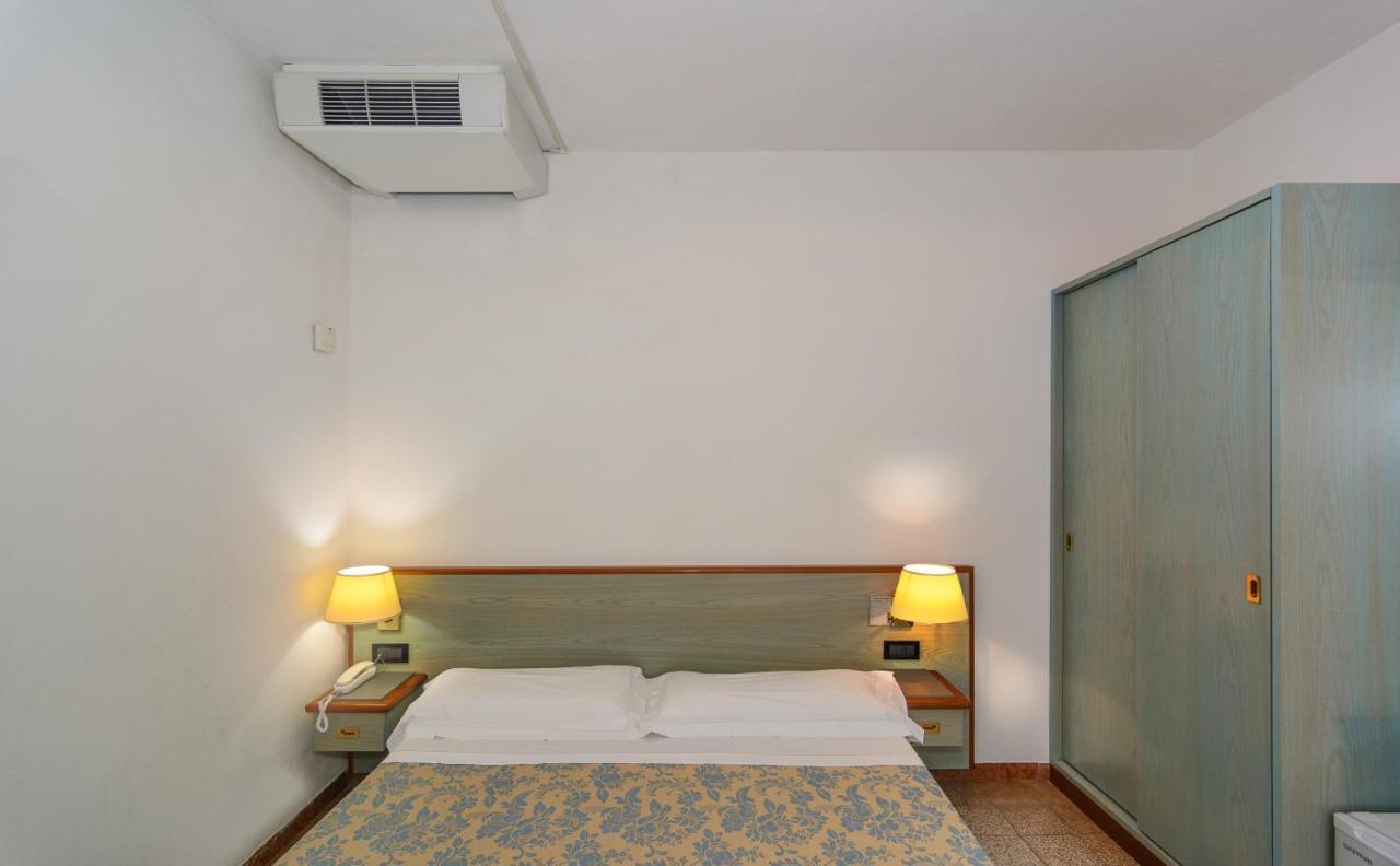 לידו די קאמאיורה Hotel Paris מראה חיצוני תמונה