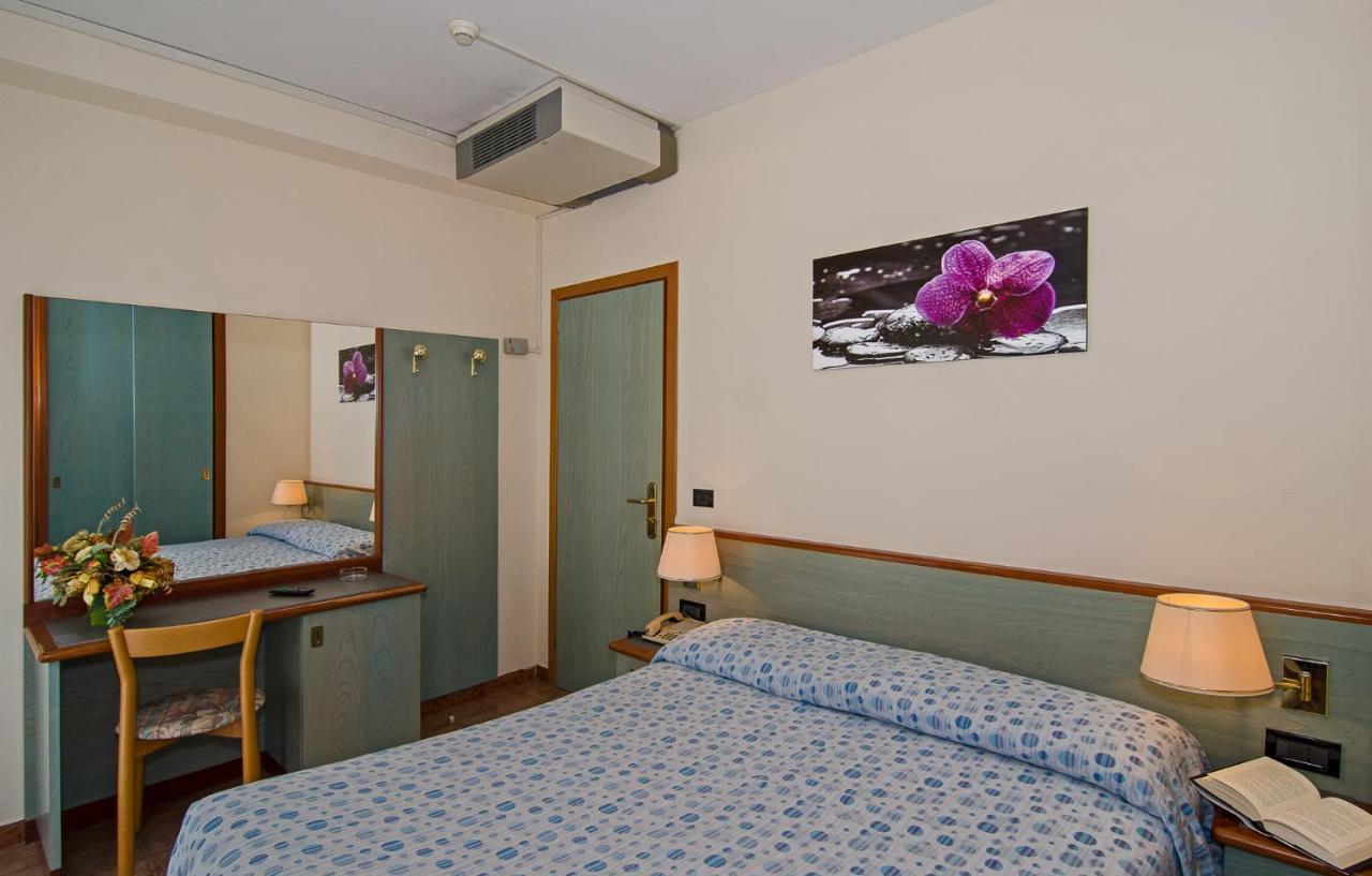 לידו די קאמאיורה Hotel Paris מראה חיצוני תמונה