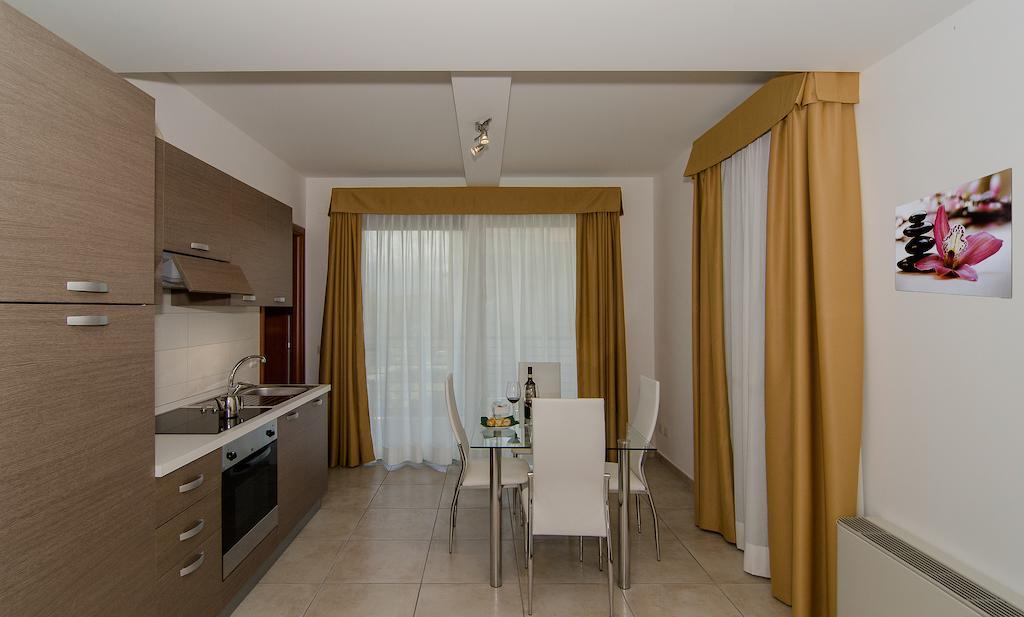 לידו די קאמאיורה Hotel Paris חדר תמונה