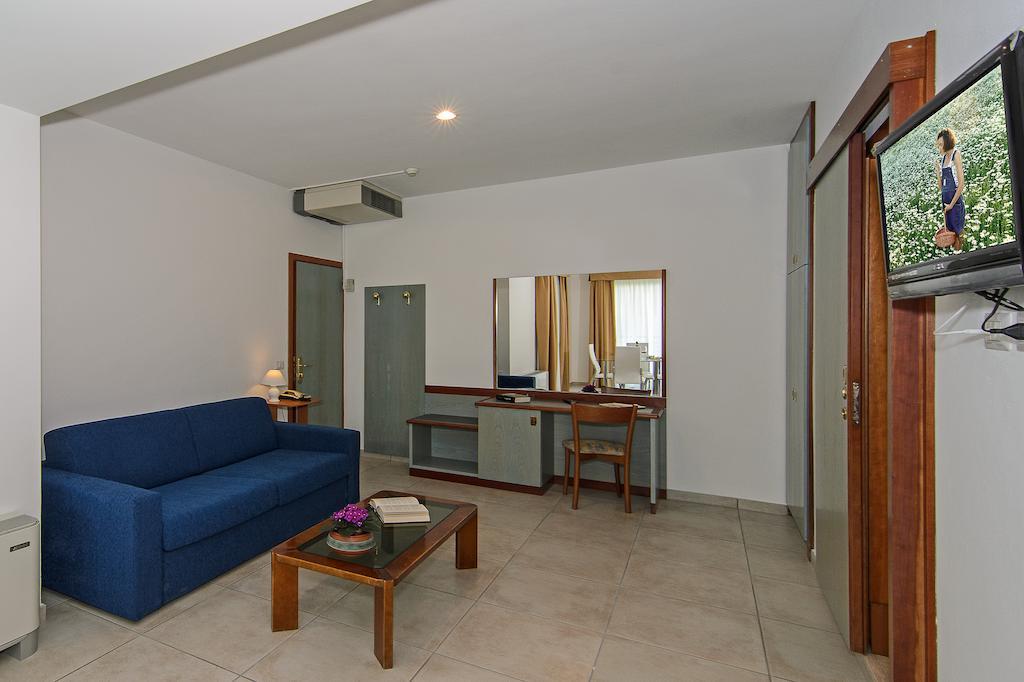 לידו די קאמאיורה Hotel Paris מראה חיצוני תמונה