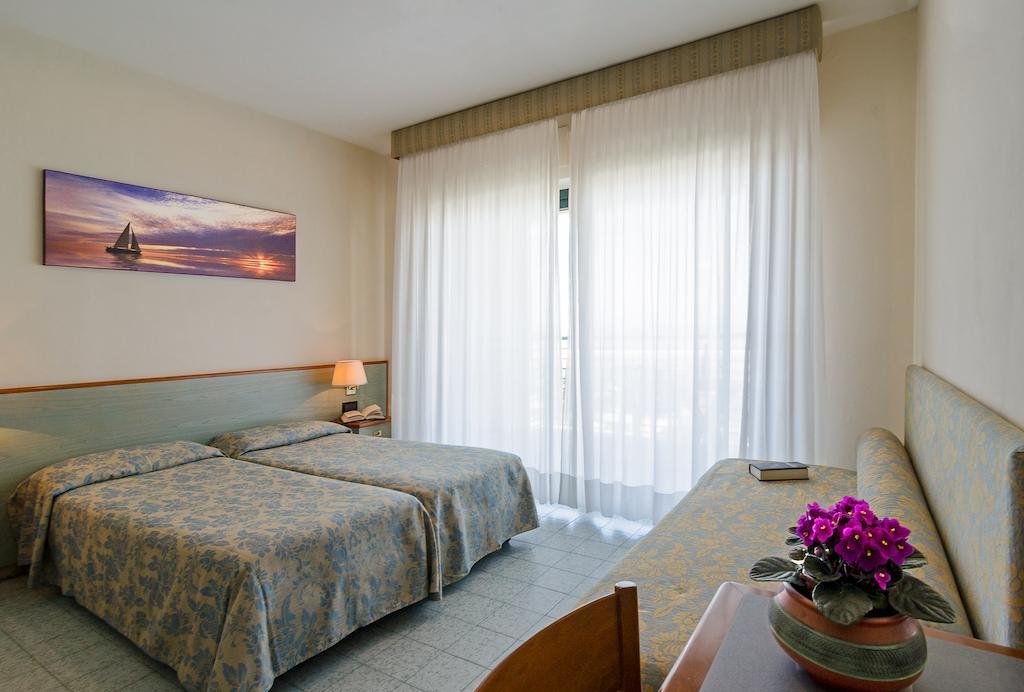 לידו די קאמאיורה Hotel Paris חדר תמונה