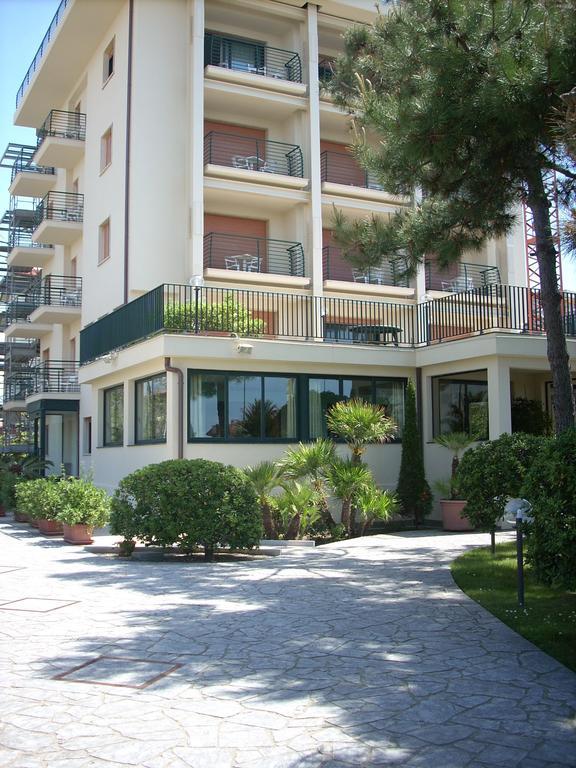 לידו די קאמאיורה Hotel Paris מראה חיצוני תמונה