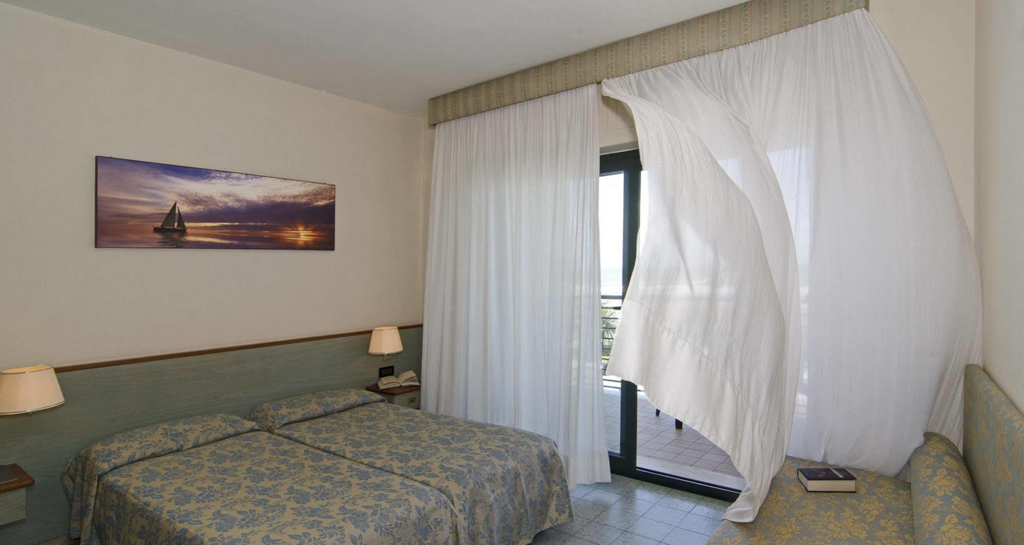 לידו די קאמאיורה Hotel Paris מראה חיצוני תמונה