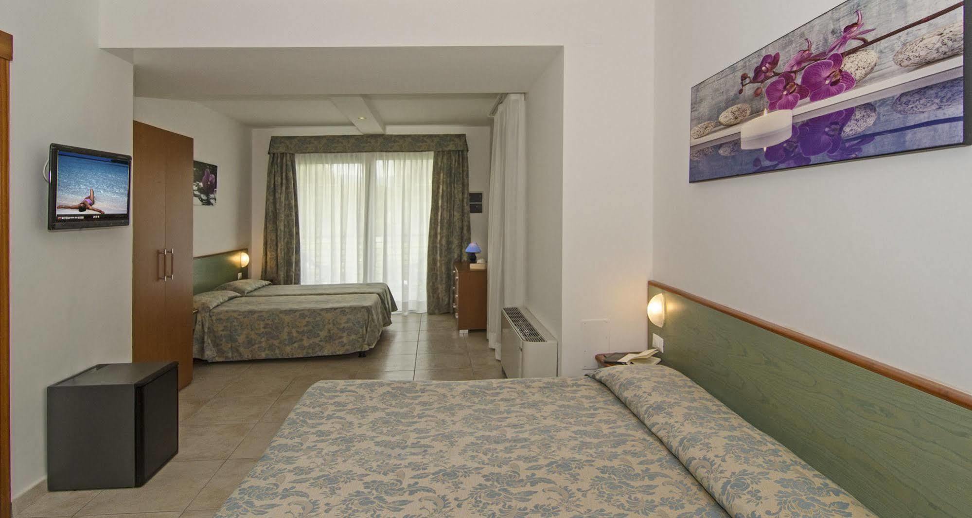 לידו די קאמאיורה Hotel Paris מראה חיצוני תמונה